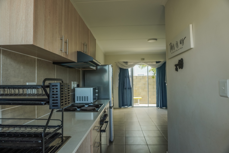 2 Bedroom Property for Sale in Cravenby Western Cape